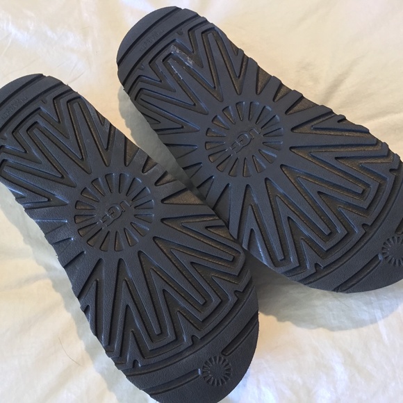 UGG Laton Black Slides - Picture 3 of 6